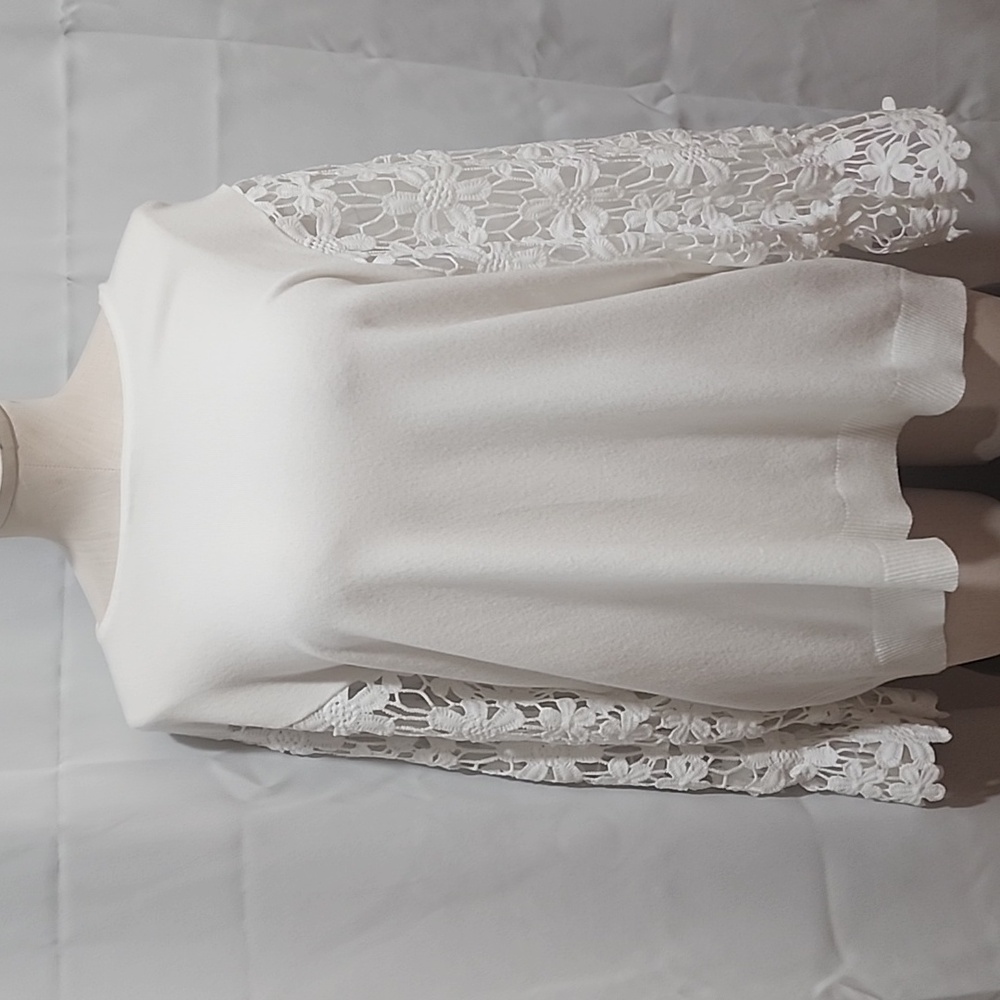 Sioni White Crew Neck Sweater with Lace Sleeves